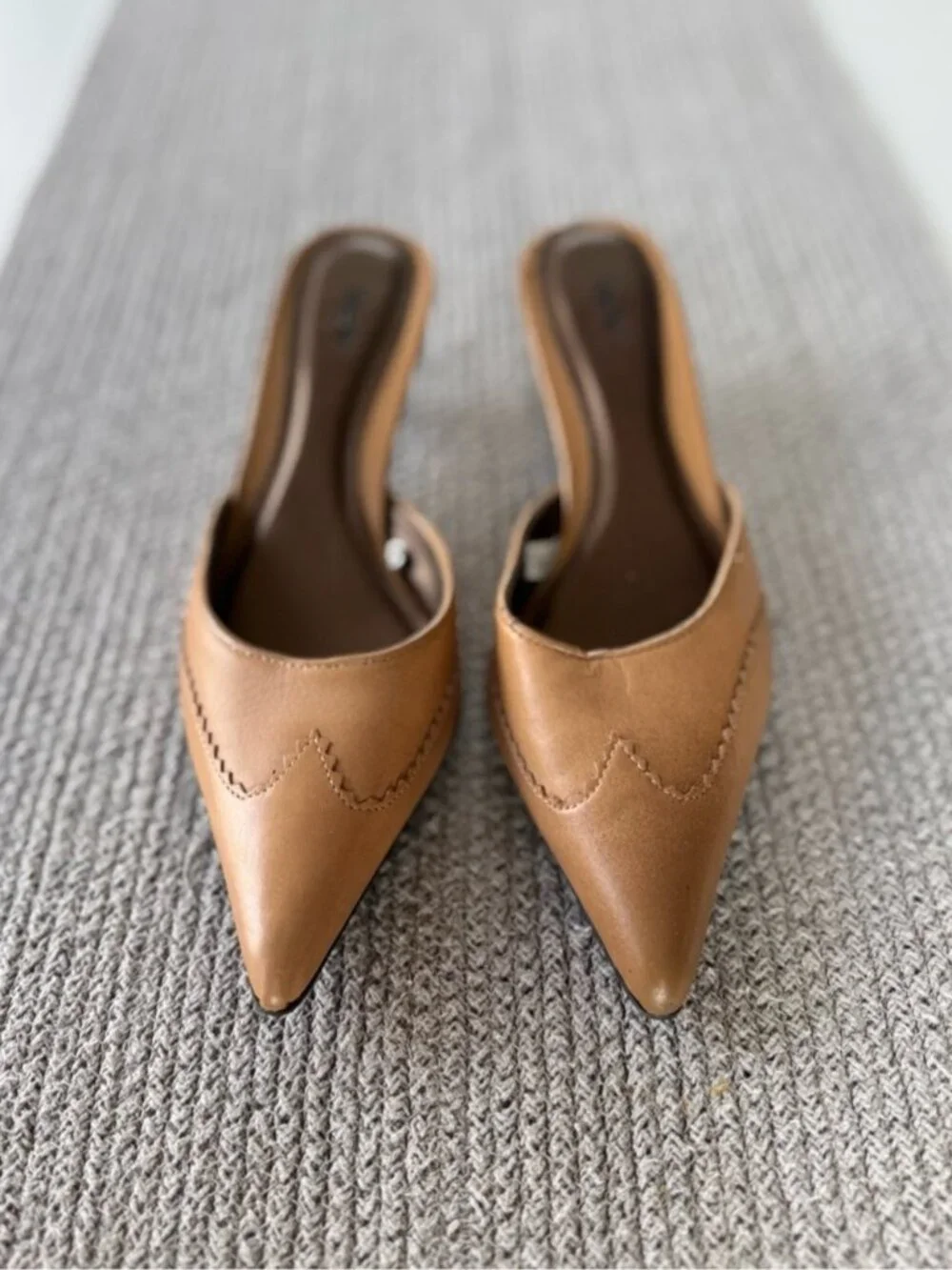 Vintage 90s Y2K Mossimo Tan Leather Western Style Pointed Toe Kitten Heels